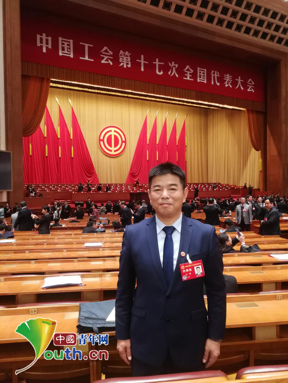 王翱：摸着“工友”的心，架起暖心桥