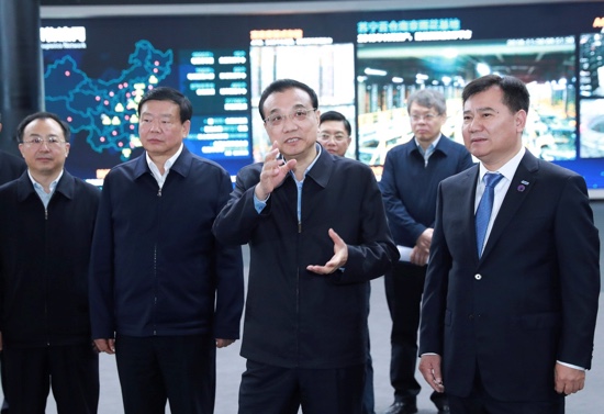 李克强总理视察苏宁点赞智慧零售 勉励苏宁员工