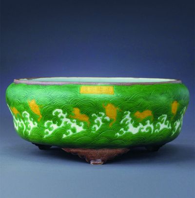 明正德御窑素三彩海水蟾蜍纹洗赏析