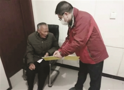 犯罪嫌疑人雇癌症病人上医院“套片” 4元药倒手成毒品卖400元