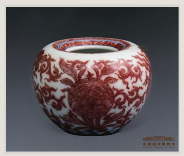 釉里红团花纹苹果尊