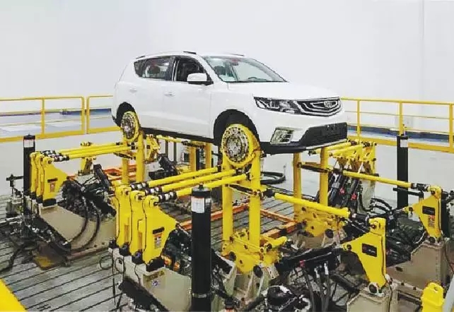 李书福：为中国汽车跑遍全世界顽强拼搏丨人物志