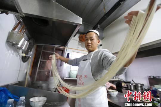 2667家店面1.9万从业人员 看青海拉面人的上海故事