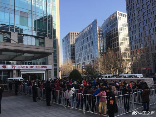 ofo线上退押金排号过千万 工作人员：等着退钱就行