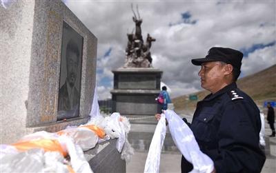 杰桑&middot;索南达杰：用生命守护可可西里