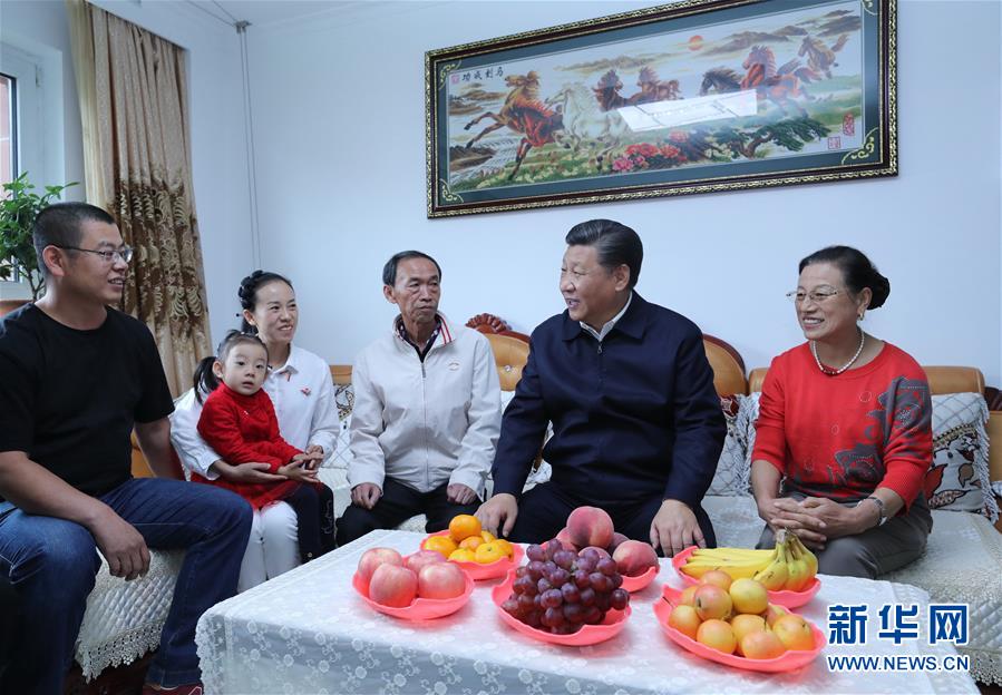 2018年,习近平的这些暖心瞬间