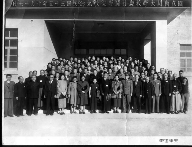 △1937年校园遭侵华日军炸毁。后学校南迁，1938年与北京大学、清华大学合组西南联合大学。（南开大学提供）  习近平到访南开，哪些地方吸引了他的目光？