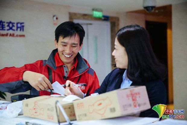 创造美好 守护幸福 我们的名字叫“快递小哥”