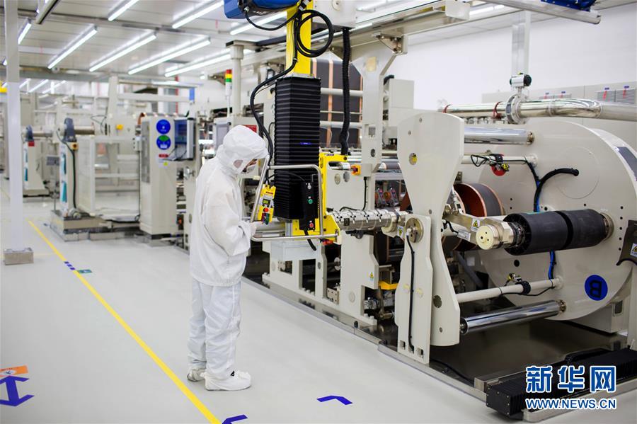 从全国两会看奋进中国坚定步伐 