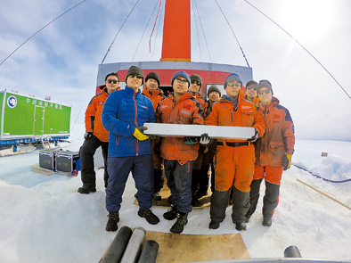 硬汉团队五赴南极终获冰川&ldquo;芳芯&rdquo; 
