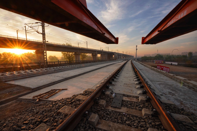 京雄城铁开始铺轨 