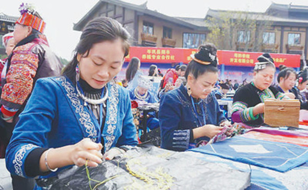 绣坊带头人陆婷：巧手绣出好日子