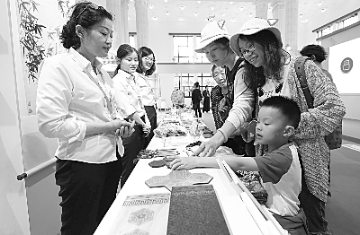 &ldquo;十二艺节&rdquo;：博览会成&ldquo;网红&rdquo; 文创产品成&ldquo;爆款&rdquo;