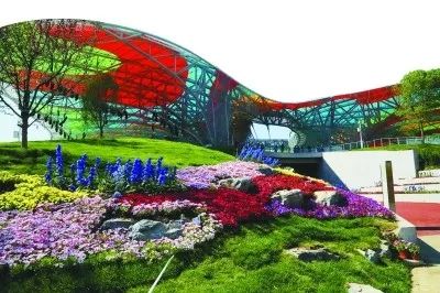 习近平绘出&ldquo;天蓝山绿水清&rdquo;的江山丽景图