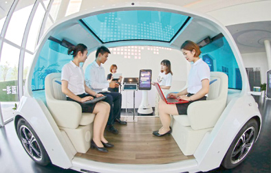 5G无人驾驶车亮相 