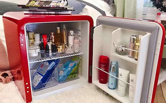 &ldquo;化妆品冰箱&rdquo;成新网红 化妆品真的需要冷藏吗？