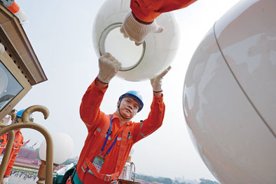 为祖国掌灯　展华夏之光  