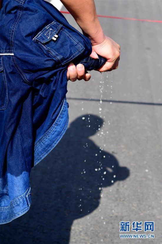 （社会）（8）尤宁的“带电”人生