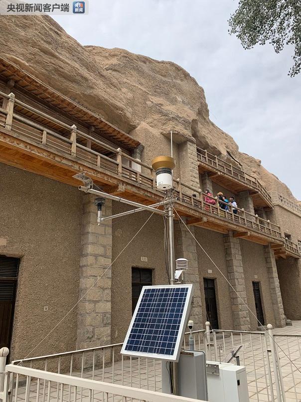 时政新闻眼｜习近平赴甘肃考察调研，首站来到敦煌莫高窟