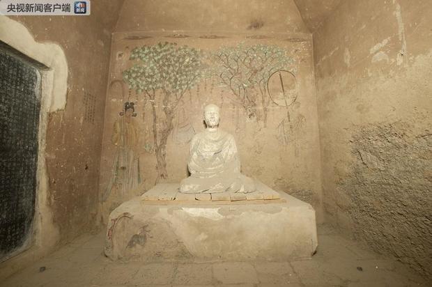 时政新闻眼｜习近平赴甘肃考察调研，首站来到敦煌莫高窟