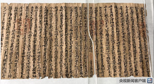 时政新闻眼｜习近平赴甘肃考察调研，首站来到敦煌莫高窟