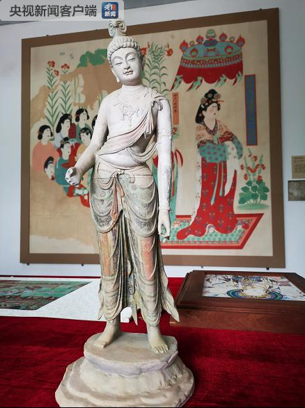 时政新闻眼｜习近平赴甘肃考察调研，首站来到敦煌莫高窟