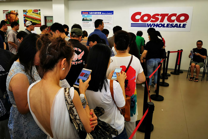 Costco上海门店开业首日 半天就被买到停业