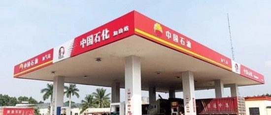 真不是山寨版！&ldquo;两桶油&rdquo;挤进了一座加油站