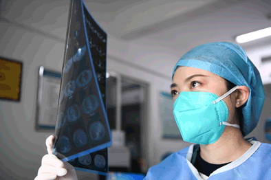 战&ldquo;疫&rdquo;一线医生黄霞 