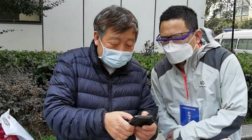 &ldquo;铁人医生&rdquo;姚尚龙康复记：从没忘记自己是个战士