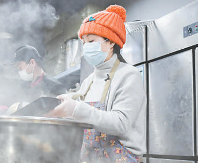 &ldquo;雨衣妹妹&rdquo; 义举暖心 