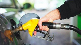 加油站直降1.1元/升 老板还在笑 