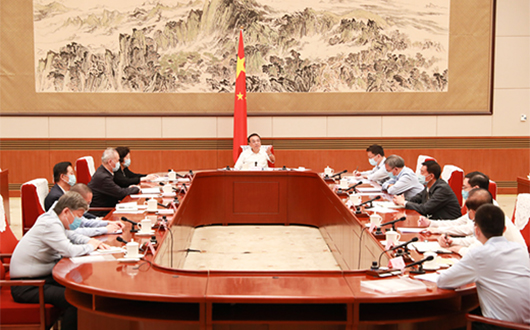 李克强主持召开经济形势专家和企业家座谈会