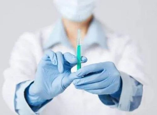 流感疫苗“一针难求”：排队预约拼人品，黄牛加价近3倍兜售