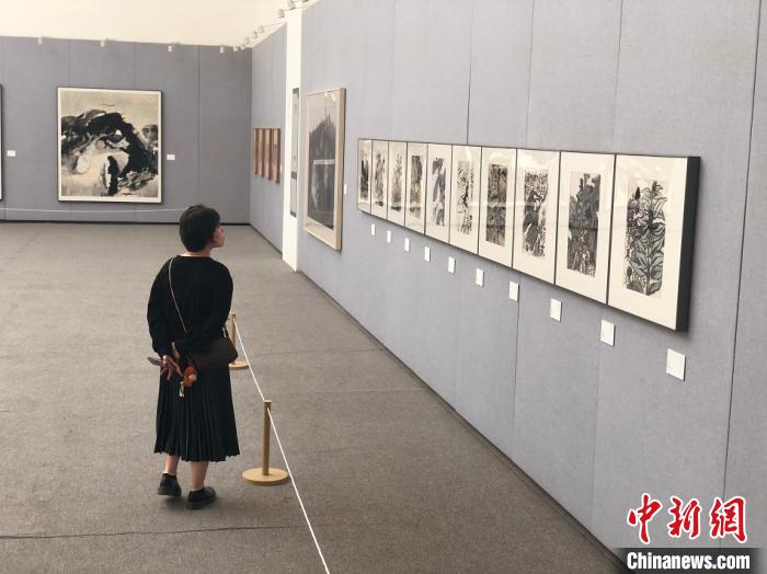 上海&ldquo;水+墨&rdquo;展览成市民长假欣赏艺术好去处