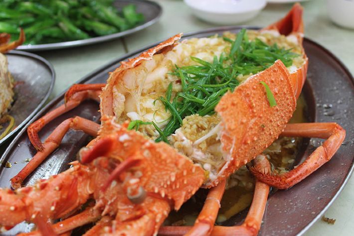 严查！三亚一海鲜店主短秤不到1斤被拘15天