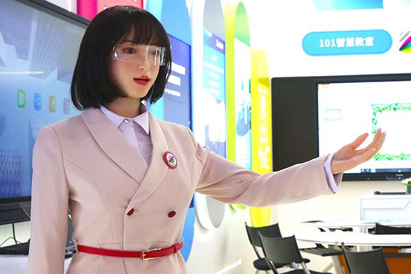 10月12日,观众参观数字中国建设成果展览会上的无人机。 中国日报记者 胡美东 摄 国家品牌网