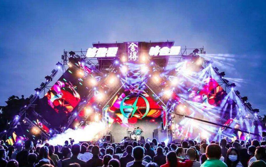 以时尚元素混搭传统产业 旺季里&ldquo;老白&rdquo;忙减龄