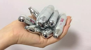 警惕潜入年轻人生活的“笑里藏毒” 