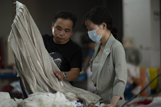 高中毕业开网店 大学办起加工厂  刘童童  国家品牌网