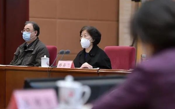 加强疫情研判和应急处置 毫不放松抓好今冬明春疫情防控
