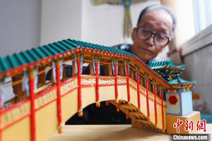 耋耄老人的“微艺术”生活：用微缩模型留住“甘肃记忆”