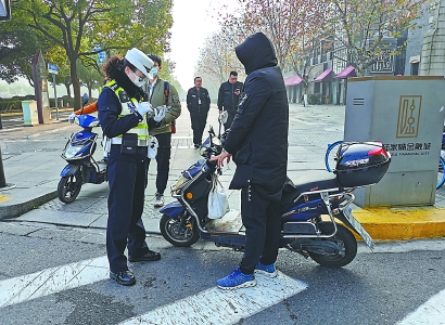 戴上法律的&ldquo;紧箍咒&rdquo;，让外卖小哥配送慢下来 