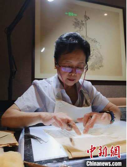 四川:一群守护古籍的“妙手书医”让古籍“活起来” 国家品牌网