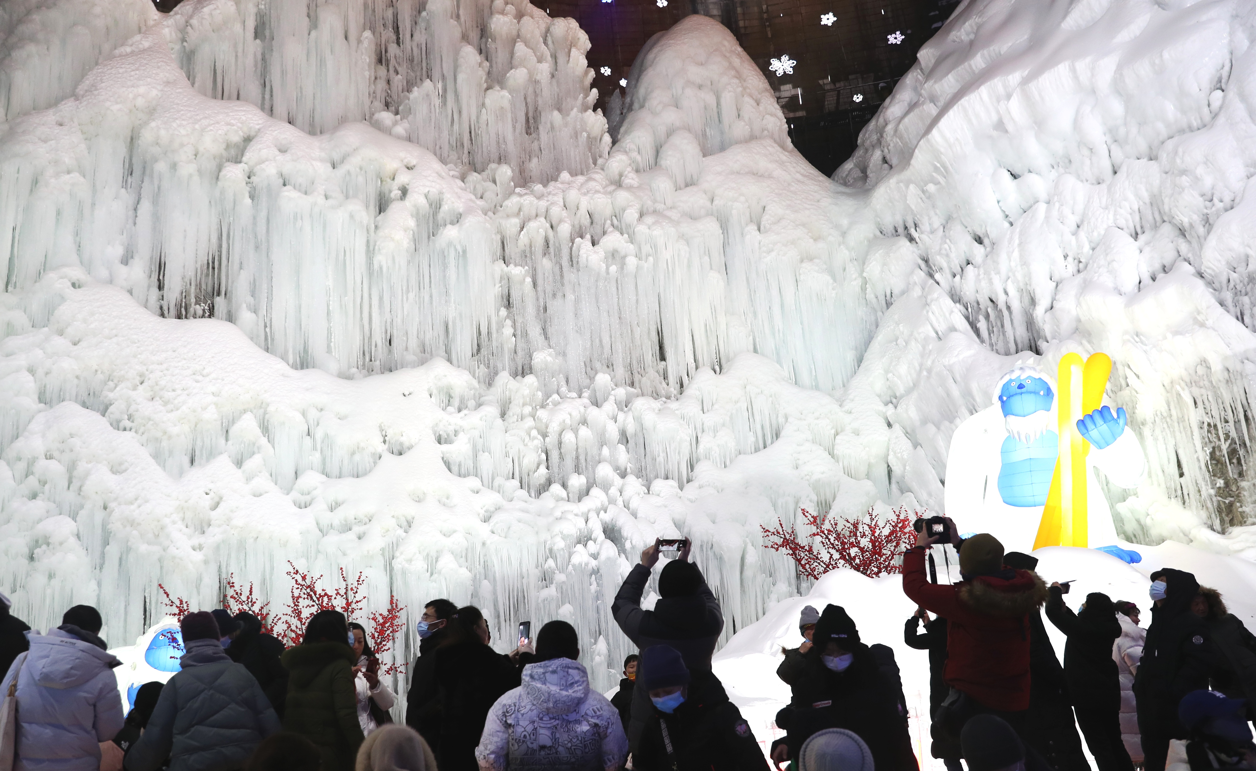 2022年北京龙庆峡冰灯冰雪季开幕