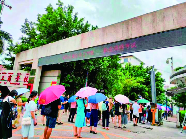 近90万人报考 社会工作者职业日益受认可 