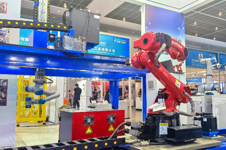 新华全媒+丨智能制造加速进阶&mdash;&mdash;天津工博会传递制造业高质量发展新动向 