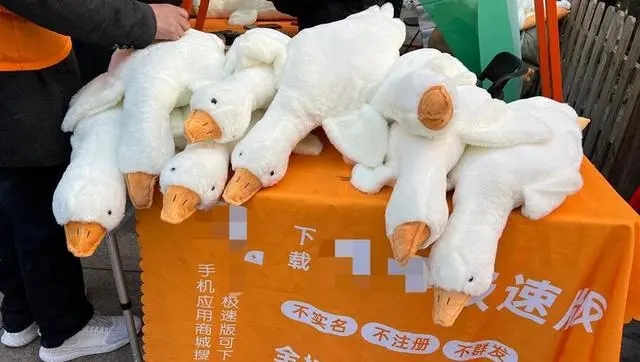 新风险露面！一个毛绒玩偶为何让人纷纷交出手机？