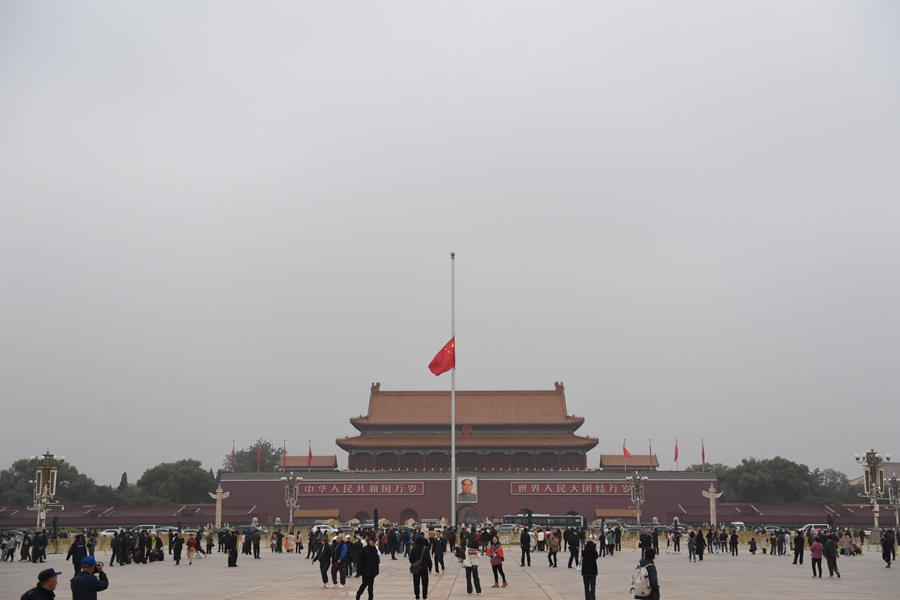 天安门下半旗悼念李克强同志  