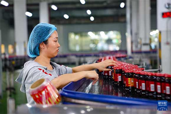 中国经济样本观察·企业样本篇︱一瓶辣酱的长“红”密码
